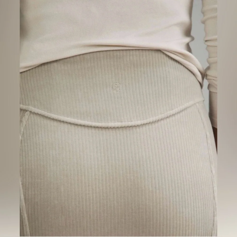 Lululemon - Scuba Mid Rise Mini Skirt - Velvet Cord - Size 14 - Picture 6 of 10